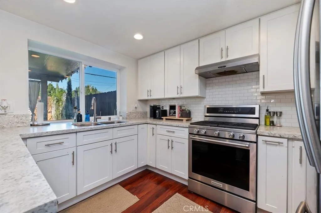 834 Robles Pl, Corona, California 92882 home-pic-17